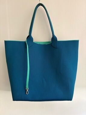 Rothy’s The Lightweight Tote in Aqua